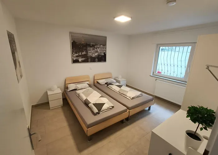 Geraeumige Helle Im Gruenen Taunus Mit Privatparkplatz Apartman *