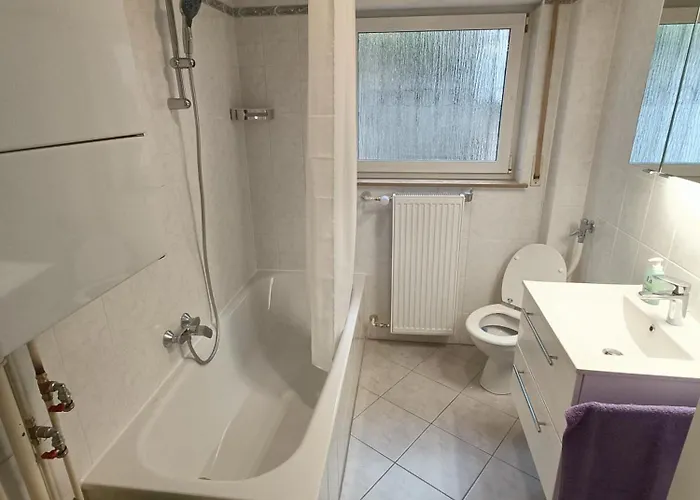 Geraeumige Helle Im Gruenen Taunus Mit Privatparkplatz Apartman